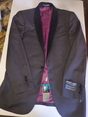 Brand New Ferrecci Uomo "Super 150's" Luxury Tuxedo Dinner Jacket (Size 38R)